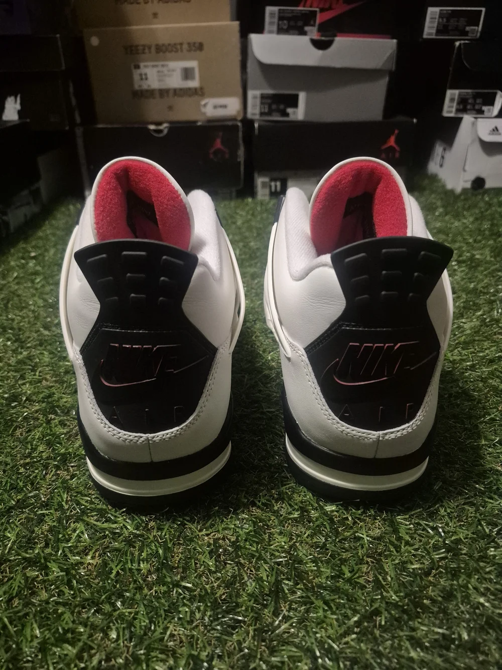 Nike Air Jordan 4 (Flightclub)